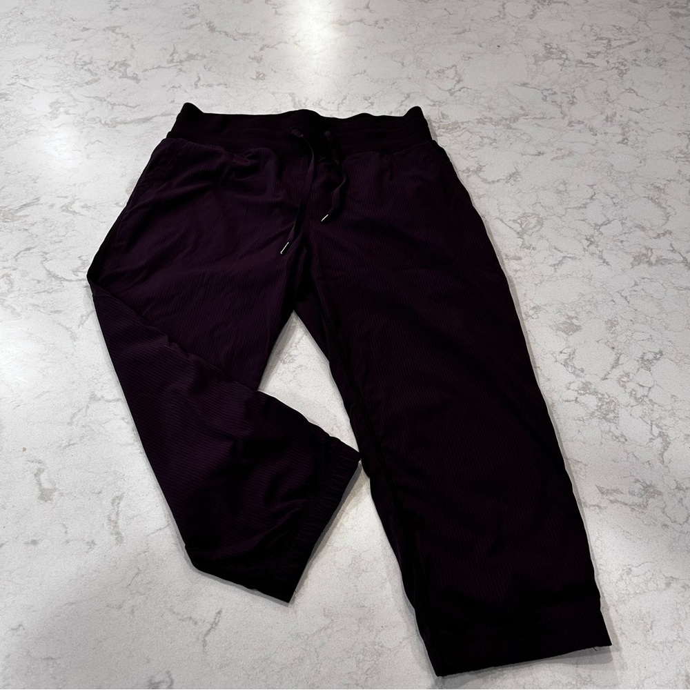 Lululemon Woman's Purple Crop Studio Pant Medium Rise size 6 - Picture 13 of 16